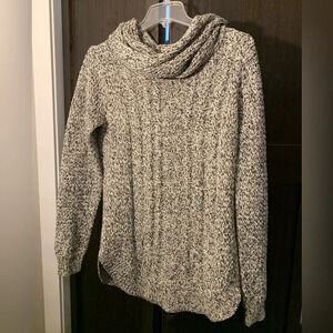 RD Style black & white sweater
